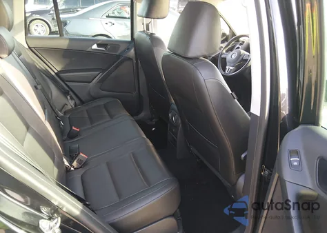 2017 Volkswagen Tiguan 2.0T Wolfsburg Edition z USA, uszkodzony, nr VIN WVGSV7AX5HK027754